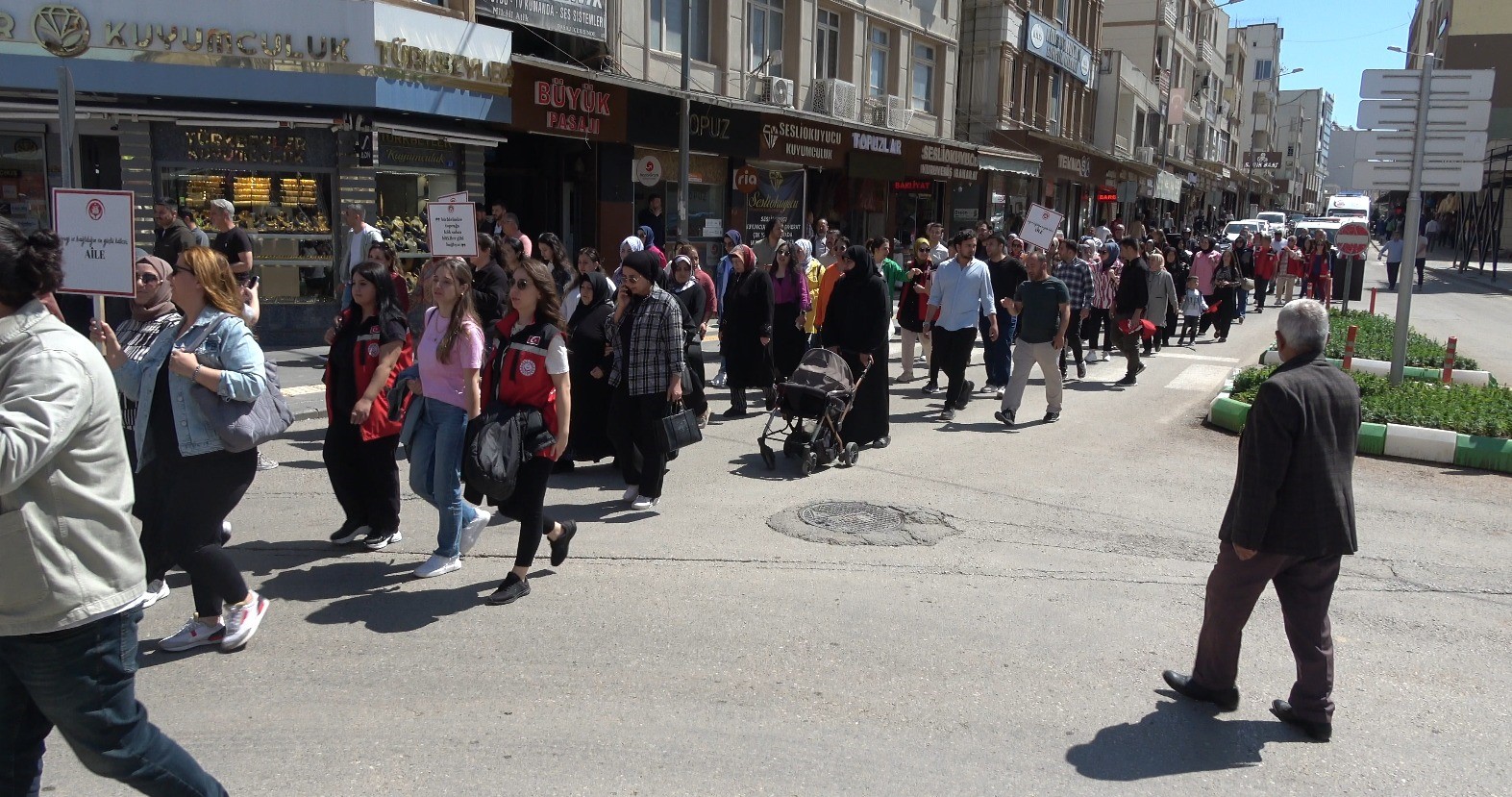 Kilis’te 2025 Aile Yılı kapsamında farkındalık yürüyüşü düzenlendi