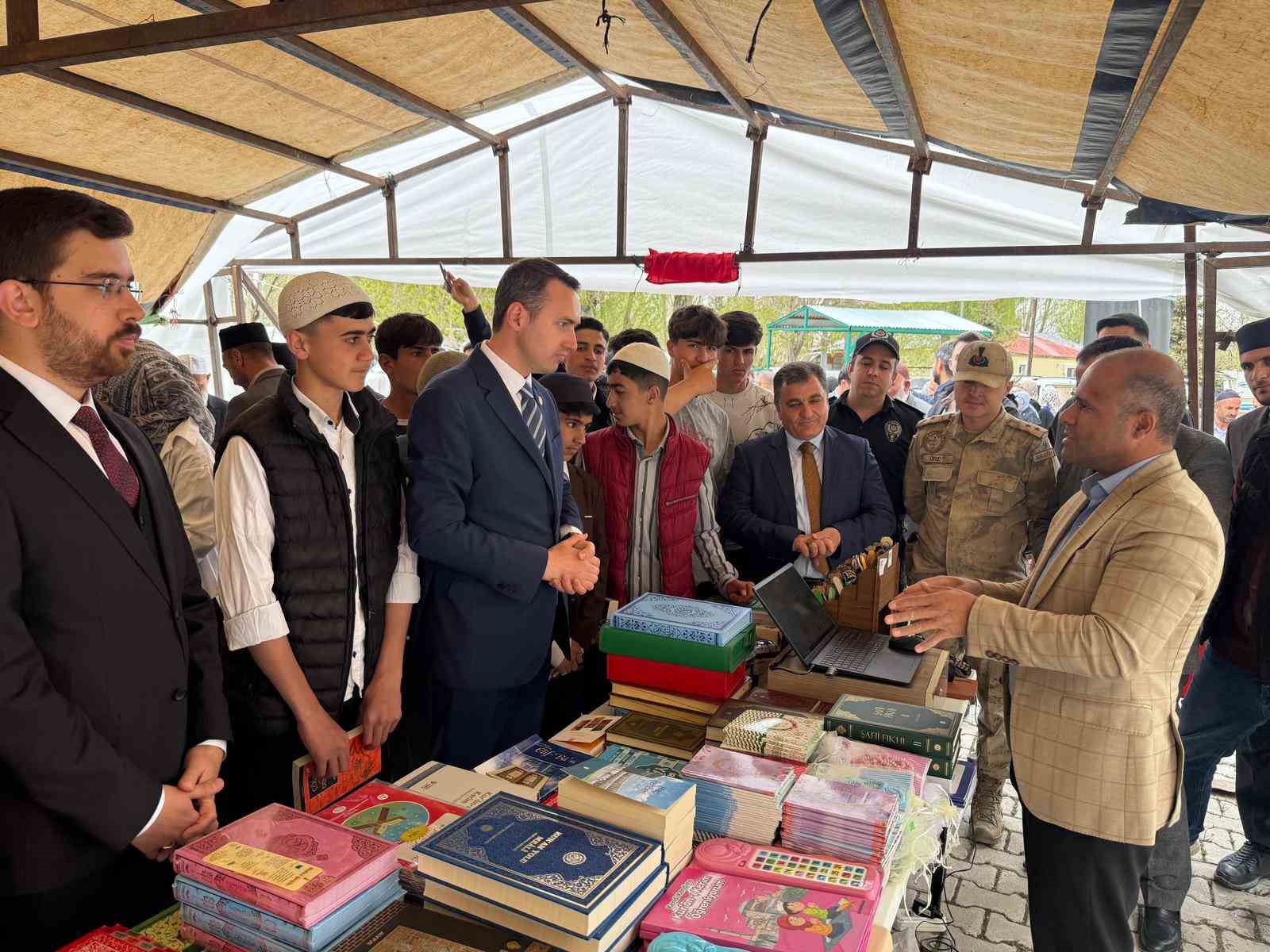 Çaldıran’da "Kitap Fuarı" açıldı