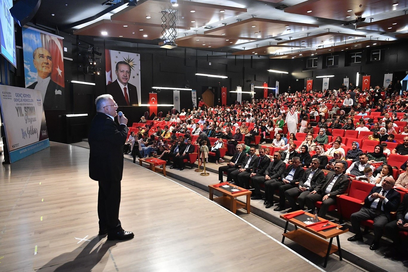 Başkan Büyükkılıç, Genç KAYMEK Yılsonu Programı’nda öğrencileri yalnız bırakmadı
