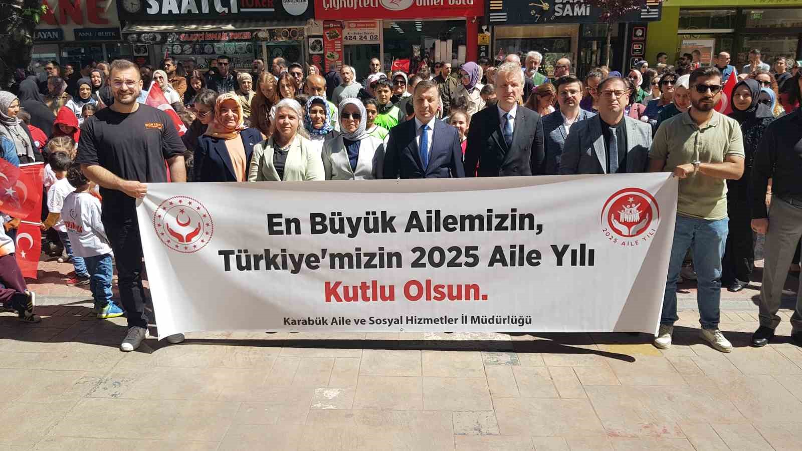 Aile Haftası kutlamaları yürüyüş ile başladı
