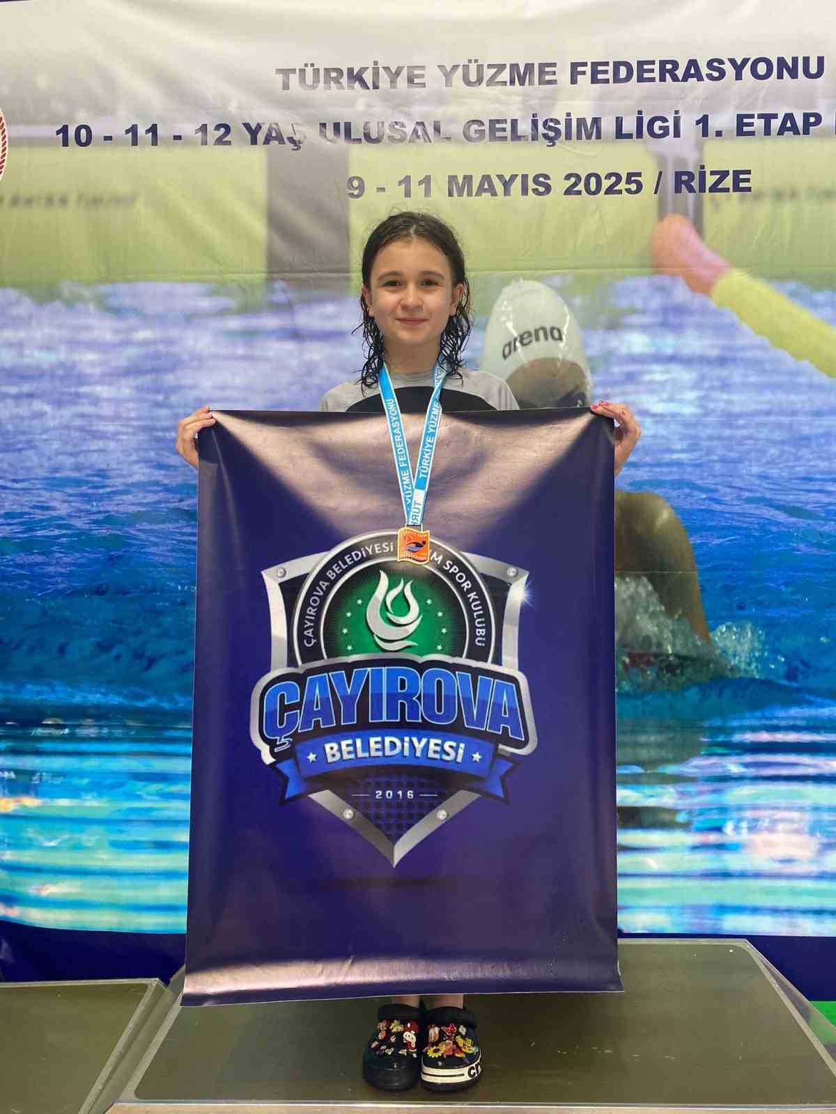 Çayırovalı minik yüzücülerden 35 madalya ve Türkiye şampiyonluğu