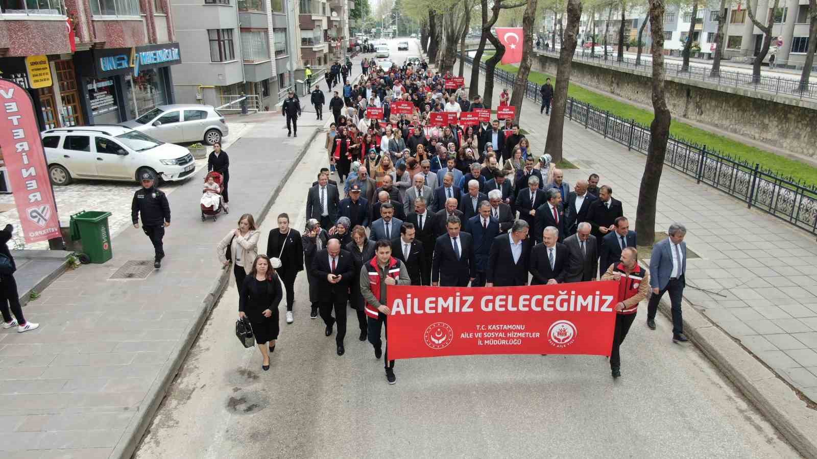 Kastamonu’da yüzlerce kişi ’aile’ için yürüdü