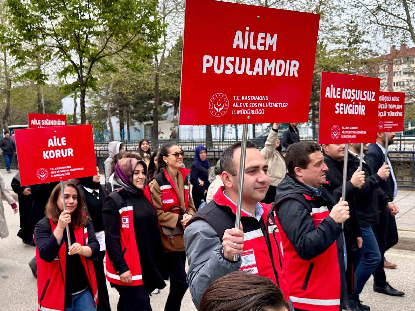 Kastamonu&rsquo;da y&uuml;zlerce kişi &rsquo;aile&rsquo; i&ccedil;in y&uuml;r&uuml;d&uuml;
