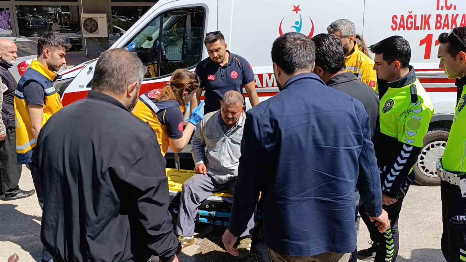 Kamyonet ile çarpıştı tedaviyi reddetti, hastanede beyin kanaması sebebiyle yoğun bakıma alındı