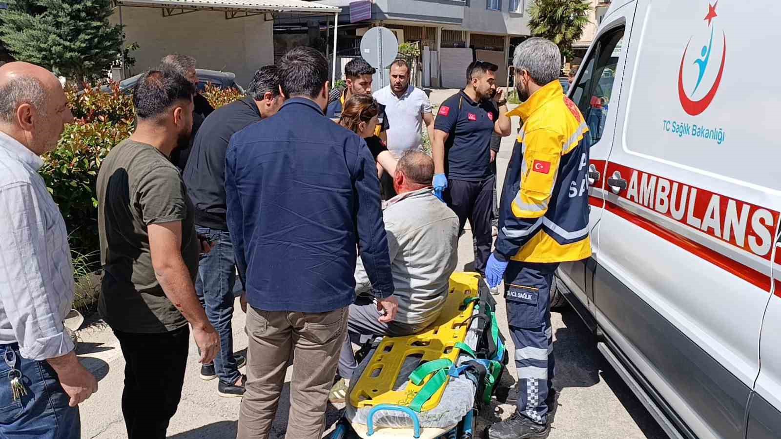 Kamyonet ile &ccedil;arpıştı tedaviyi reddetti, hastanede beyin kanaması sebebiyle yoğun bakıma alındı
