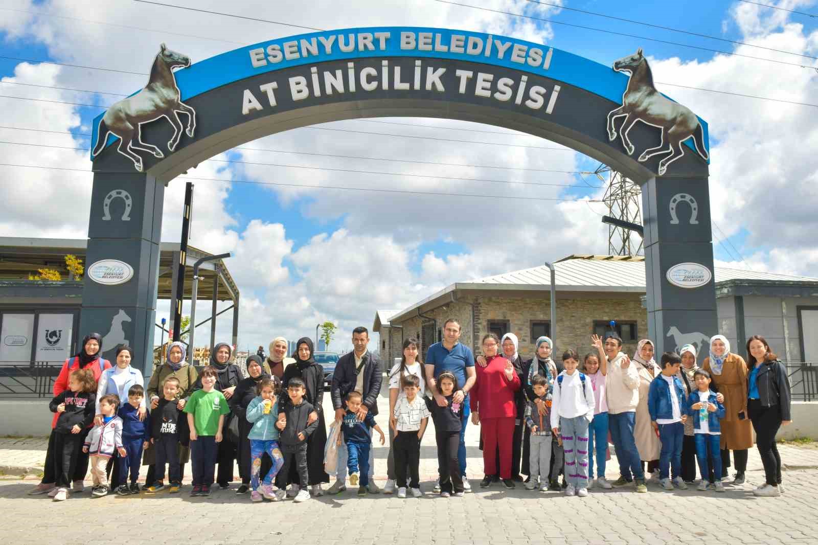 Esenyurt Belediyesi&rsquo;nden &ouml;zel &ccedil;ocuklara atla terapi etkinliği
