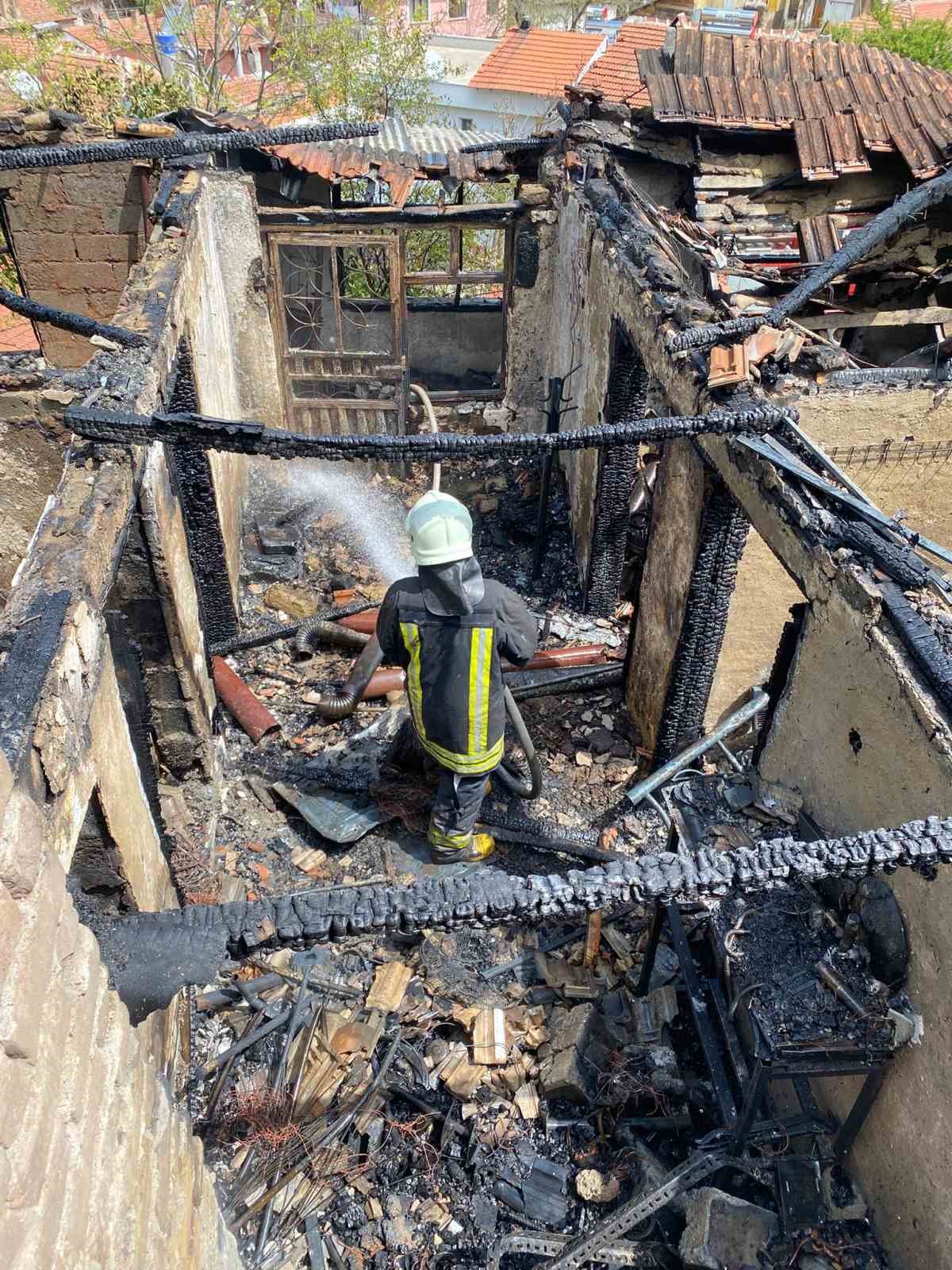 Bilecik&rsquo;in Pazaryeri il&ccedil;esinde &ccedil;ıkan yangın korkuttu
