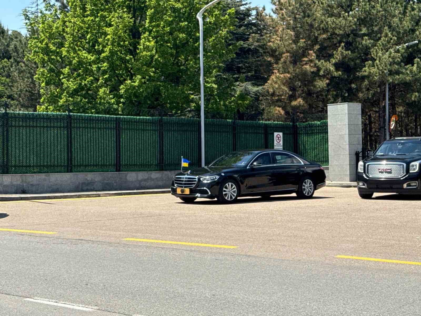 Ukrayna Devlet Başkanı Zelenskiy&rsquo;i taşıyan u&ccedil;ak Ankara&rsquo;ya indi
