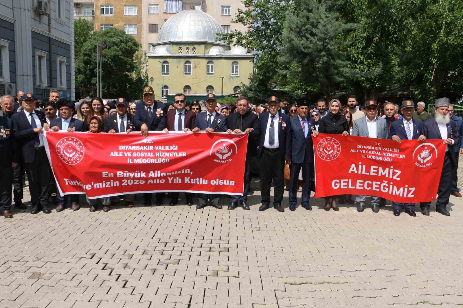 Diyarbakır’da ’Uluslararası Aile Günü’nde kortej yürüyüşü gerçekleştirildi