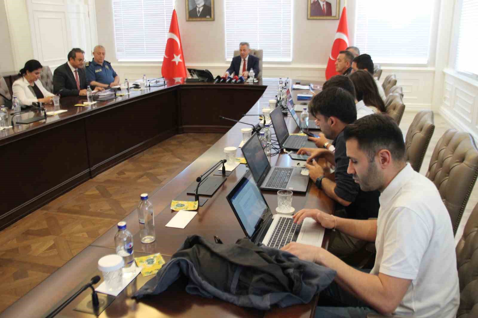 İzmir’de 75 suç örgütü çökertildi
