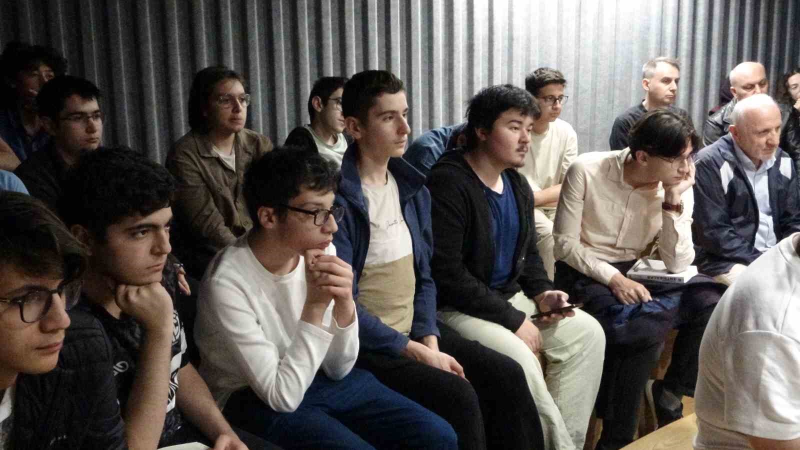 Kartal Anadolu İmam Hatip Lisesi&rsquo;nde Nuh Albayrak s&ouml;yleşisine yoğun ilgi
