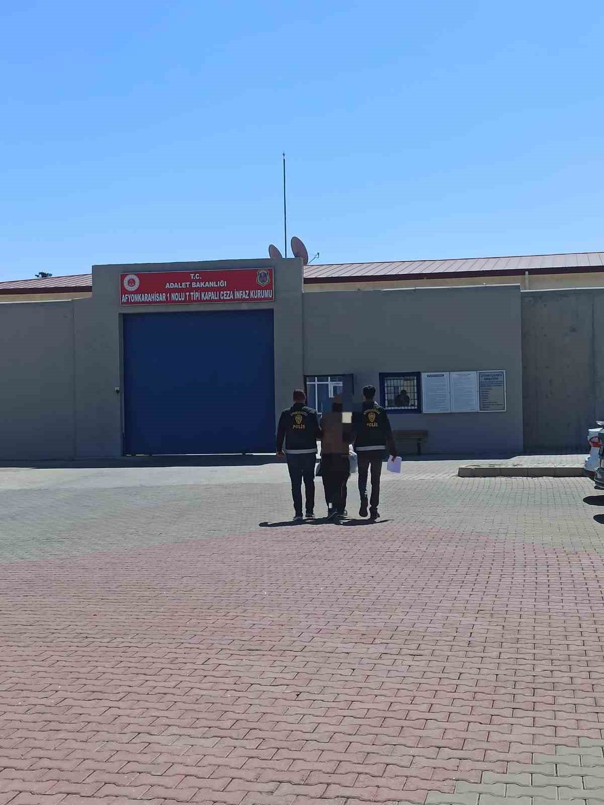 Çeşitli suçlardan 10 yıldır aranan şahsı polis yakaladı