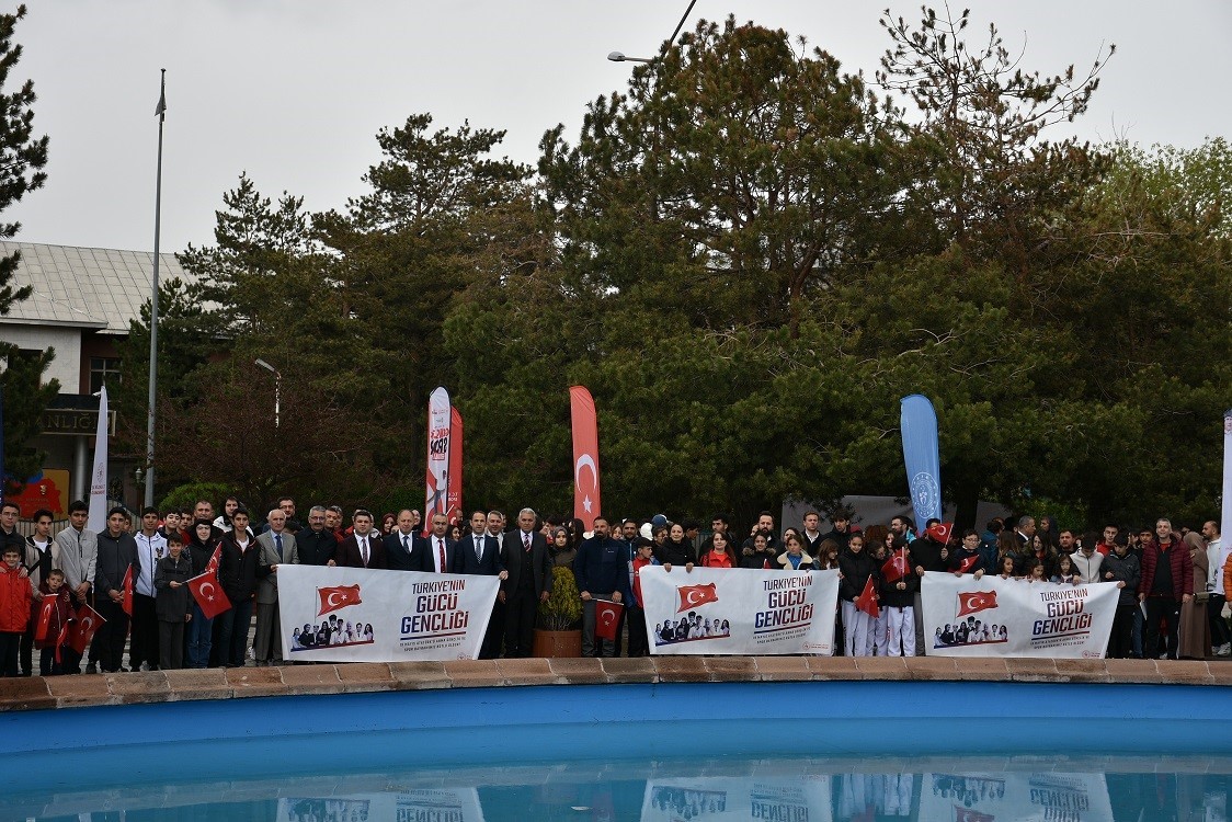 Gen&ccedil;lik haftası başladı
