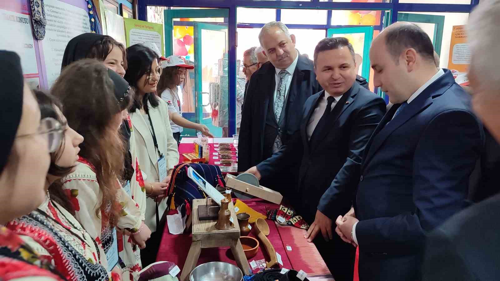 Eynesil’de bilim şenliği ilgi gördü