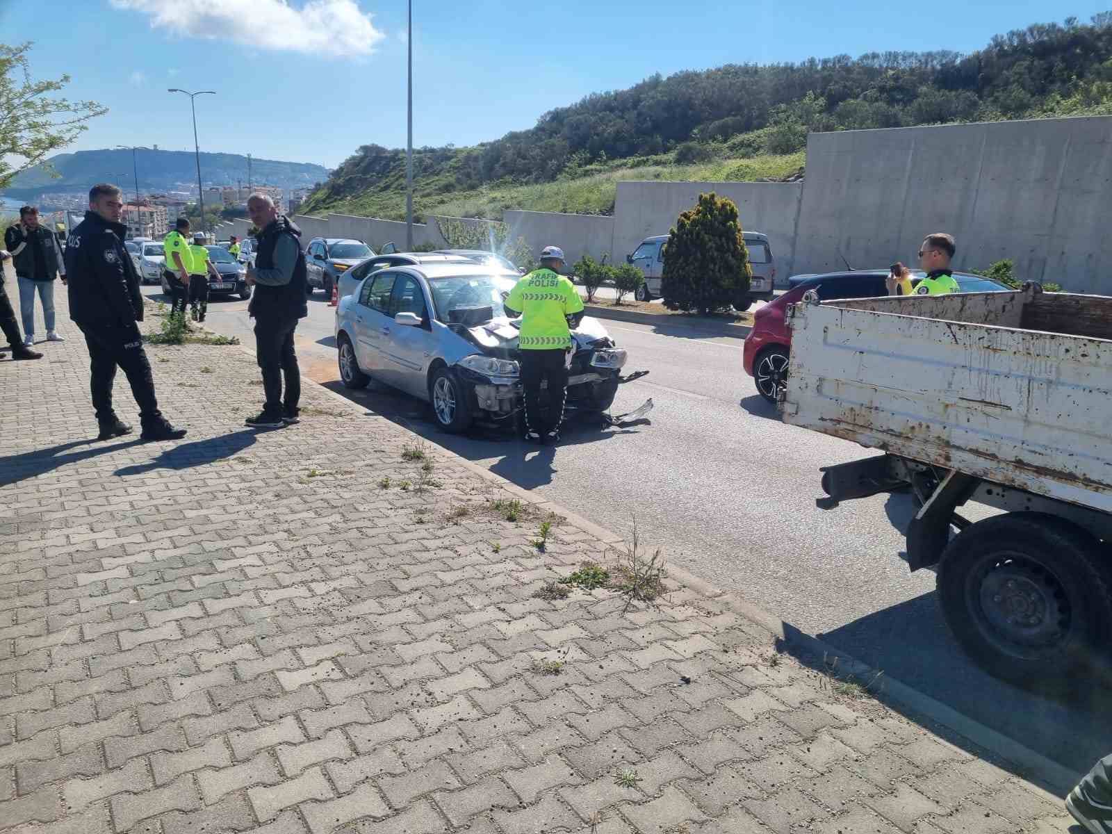 Sinop&rsquo;ta 3 ara&ccedil;lı zincirleme kaza: 2 yaralı

