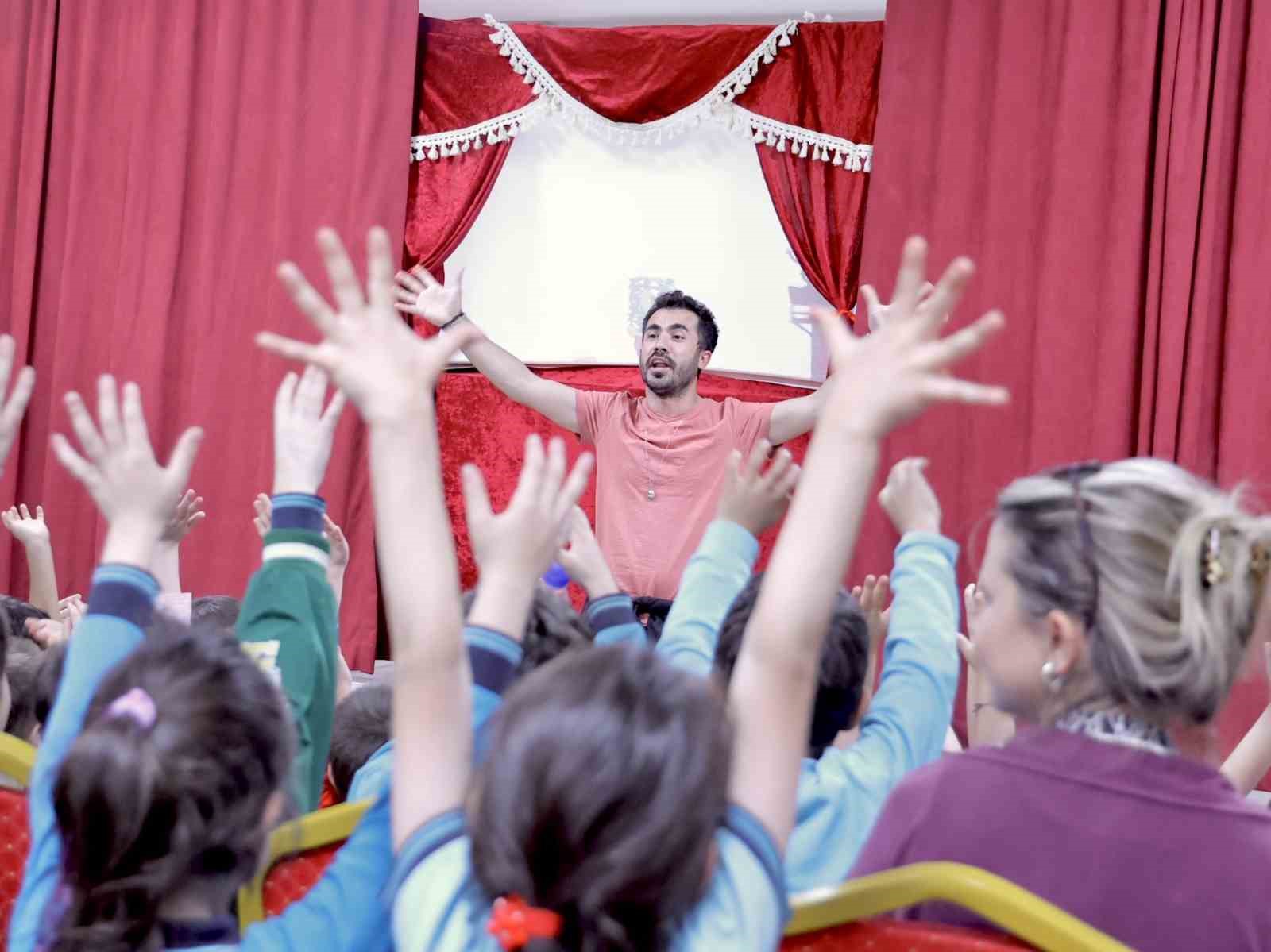 Karagöz gölge oyunu ile çocuklara enerji tasarrufu dersi