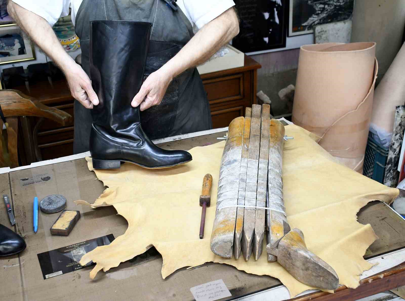 Kuşadası’nda körüklü çizme ustası yetiştirecek çırak arıyor
