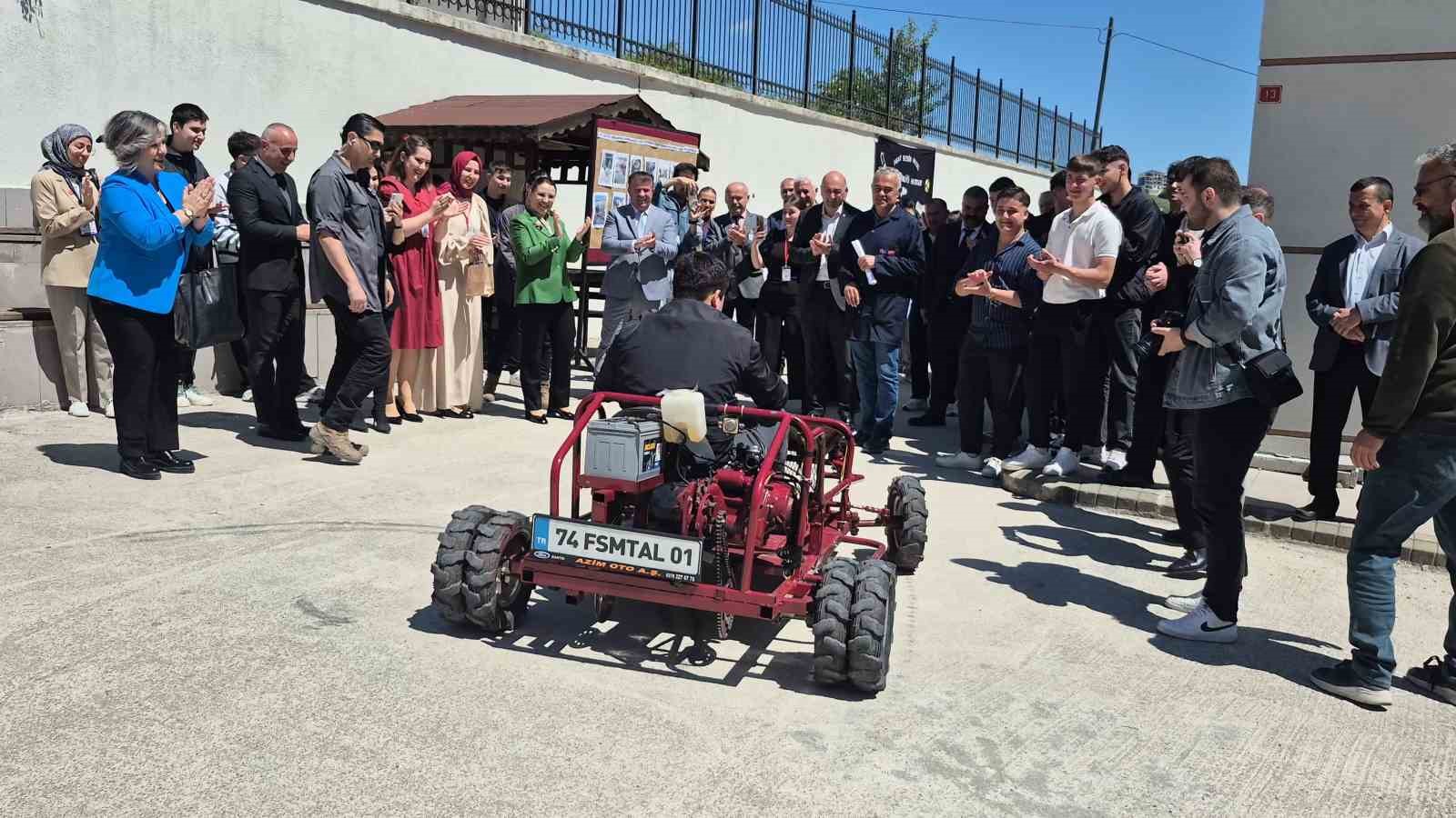 Lise öğrencileri elektrikli gokart ürettiler
