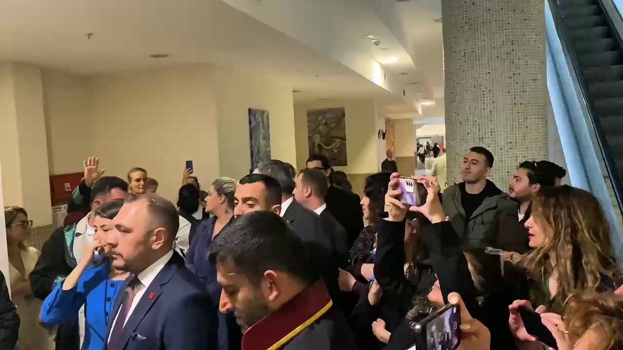 Kadıköy’de ‘suç içerikli pankart’ davasında 3 sanık tahliye edildi