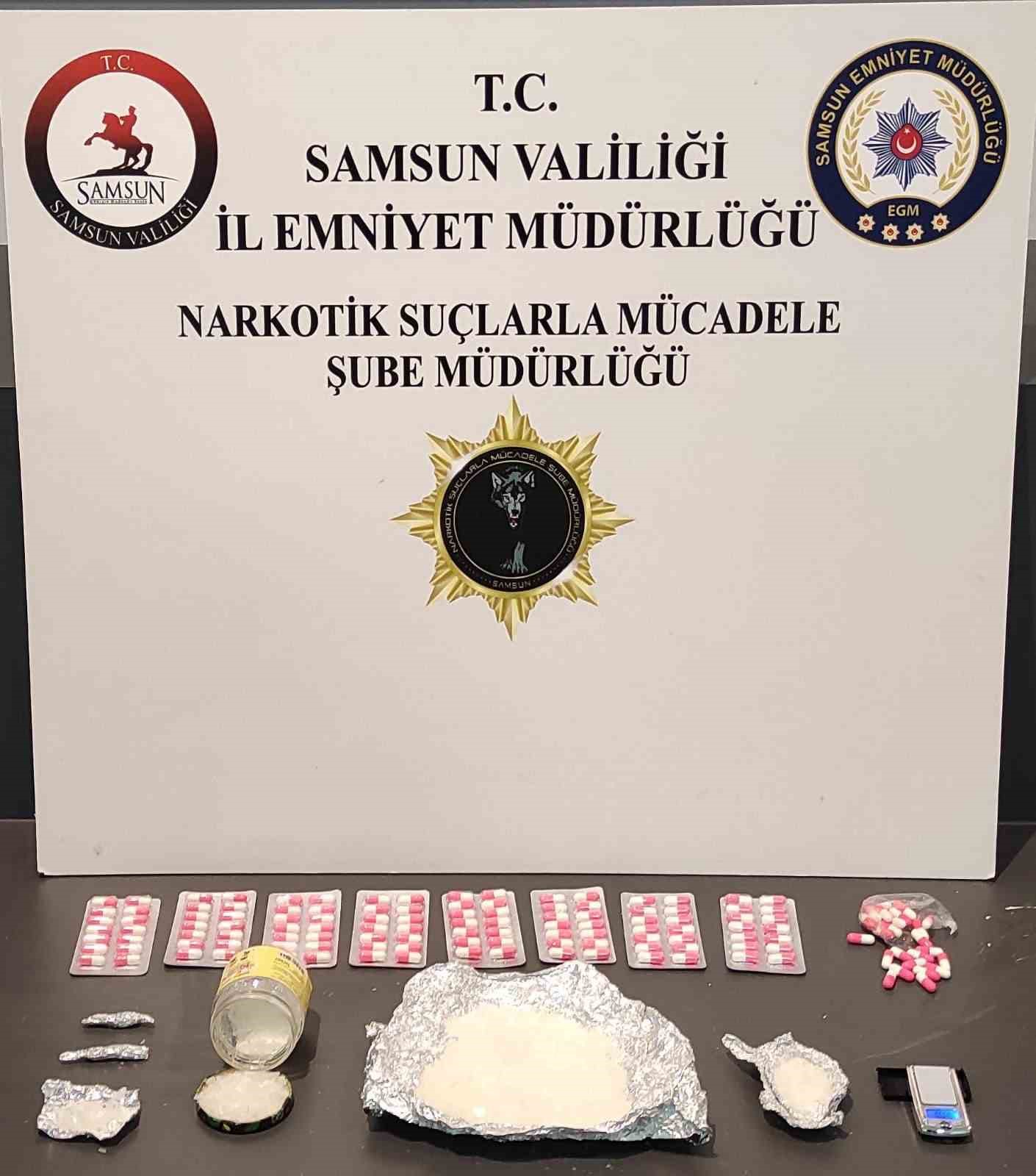 Samsun&rsquo;da polis evdeki baza altında 1 kilo 350 gram metamfetamin ele ge&ccedil;irdi
