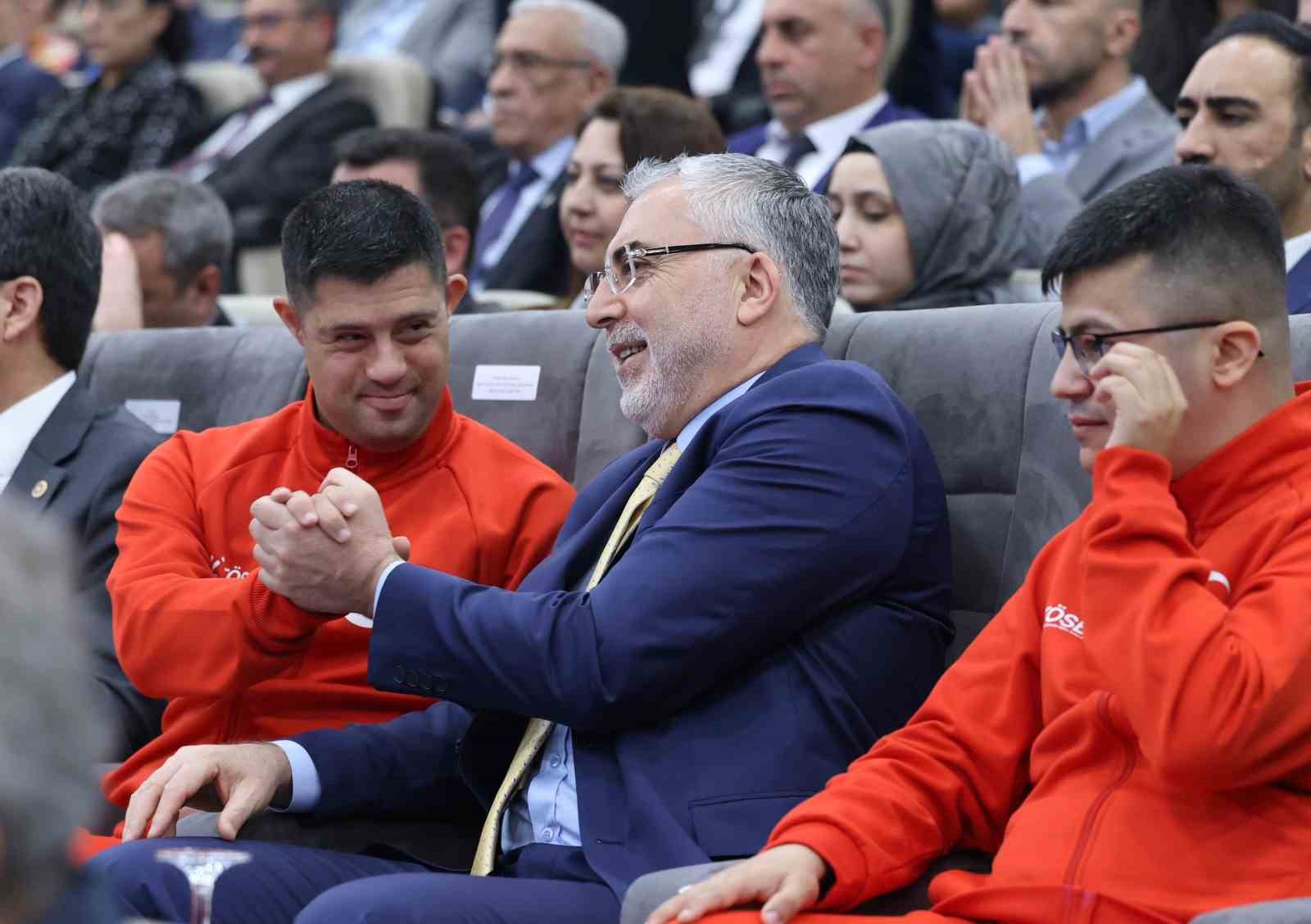 Bakan Işıkhan: "10 bin engelli bireye kamuda iş fırsatı sunulacak"
