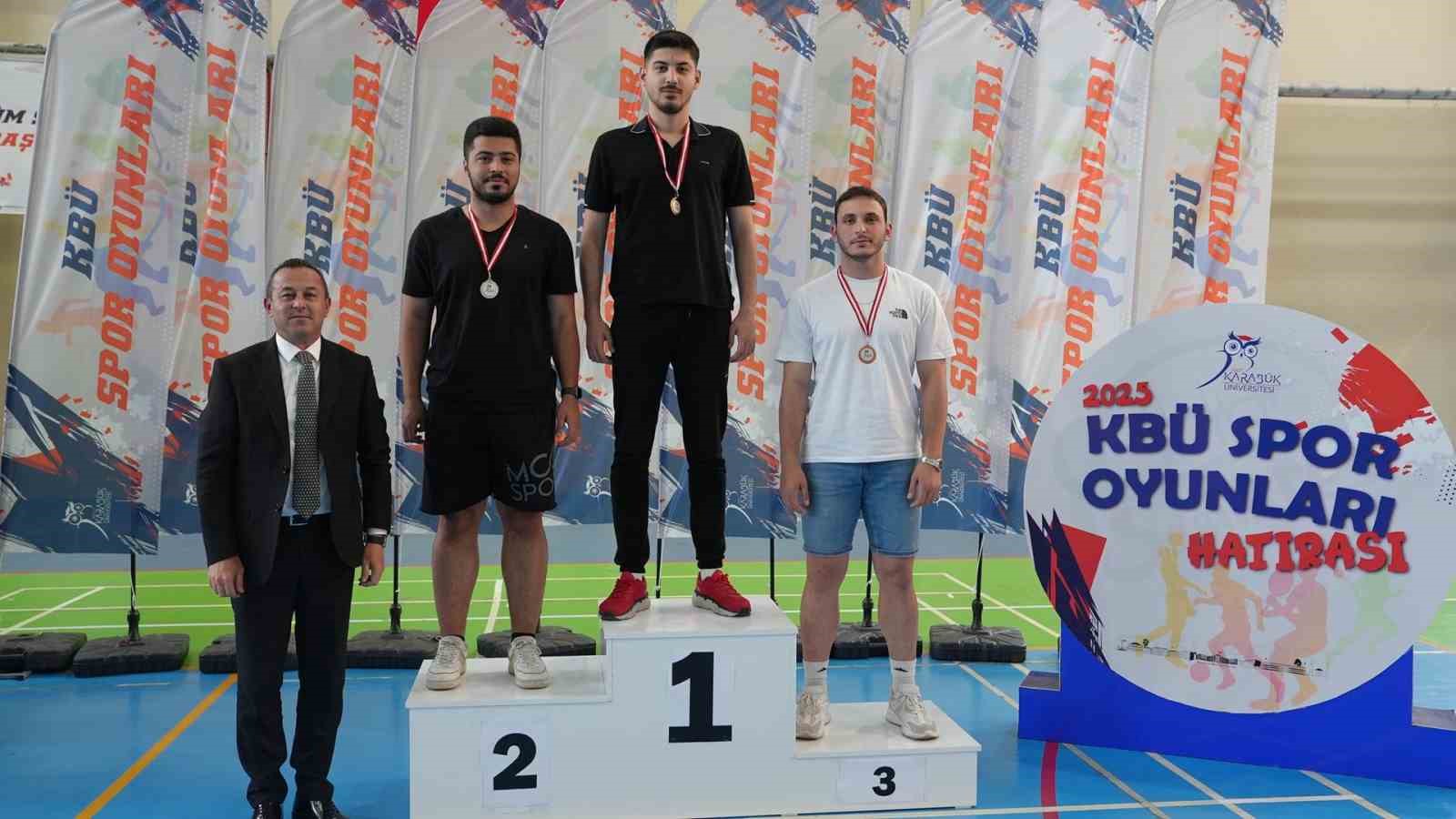 KBÜ’deki spor oyunlarında dereceye girenlere ödülleri verildi