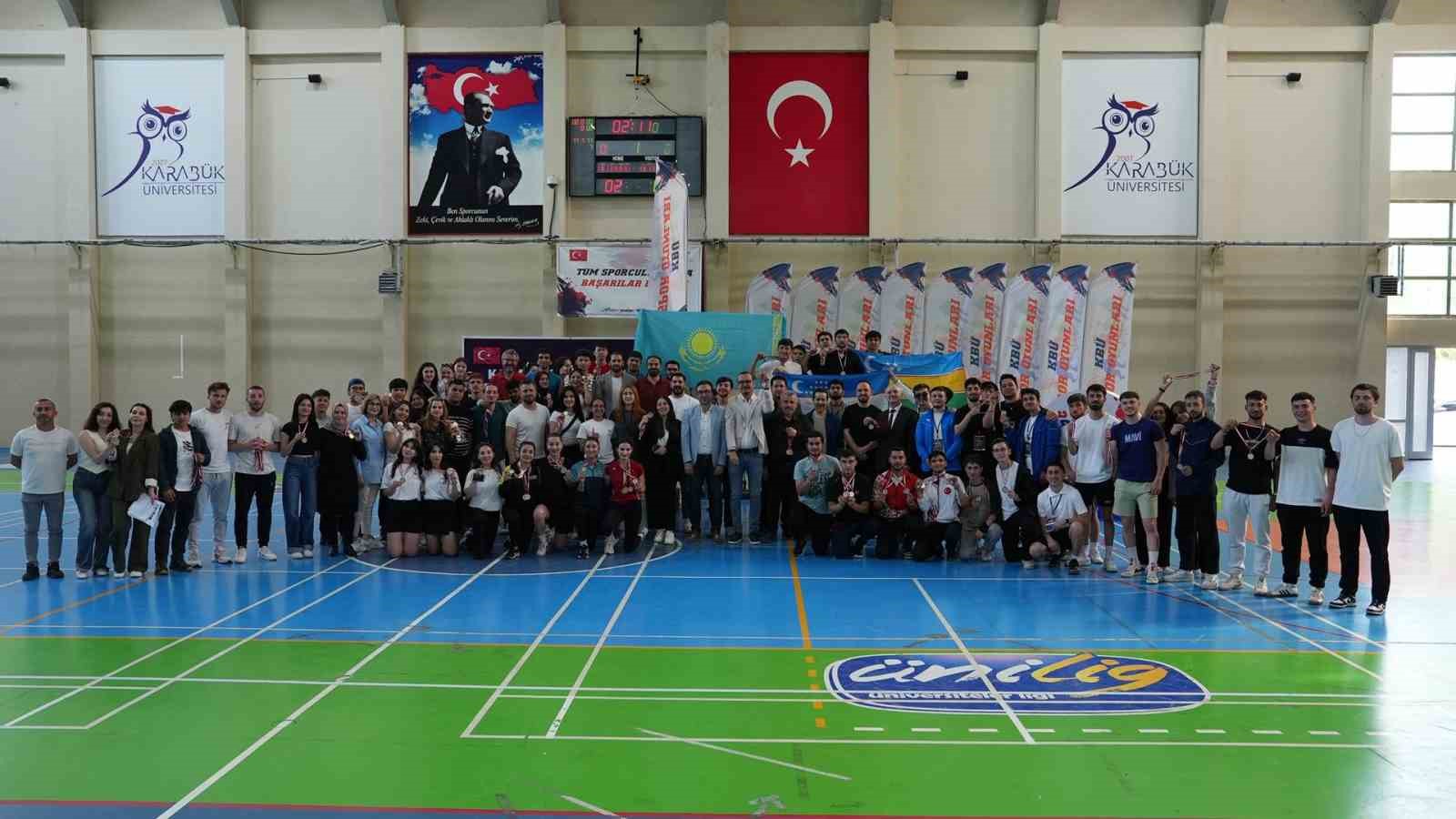 KB&Uuml;&rsquo;deki spor oyunlarında dereceye girenlere &ouml;d&uuml;lleri verildi
