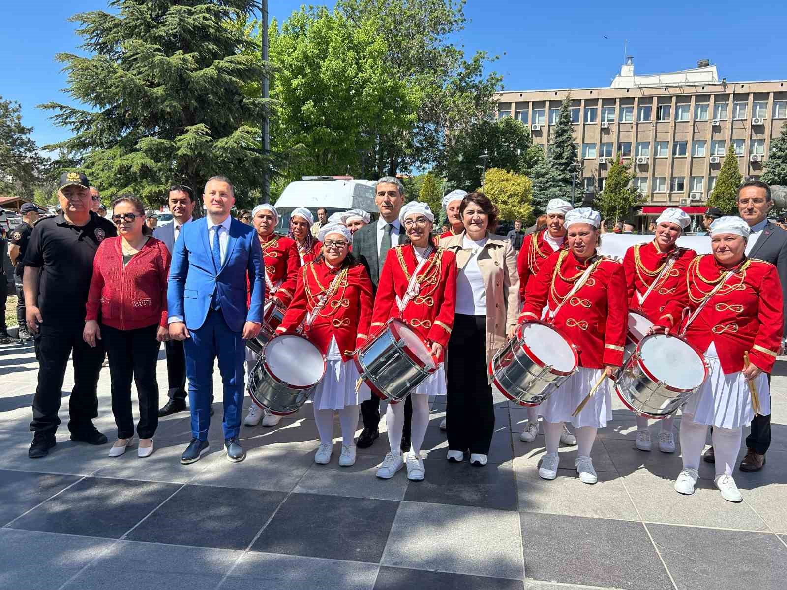 Uşak’ta engellilere farkındalık yürüyüşü gerçekleştirildi