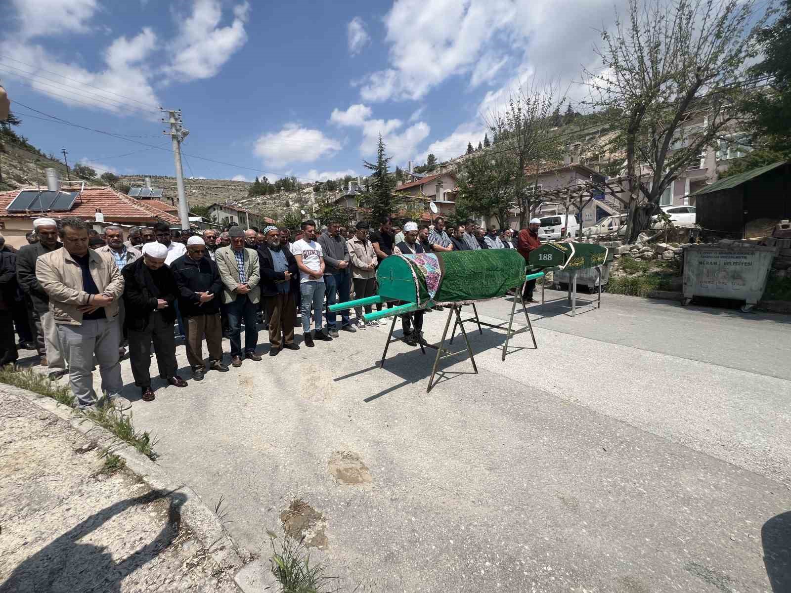 Konya&rsquo;da ev yangınında hayatını kaybeden yaşlı &ccedil;ifte veda

