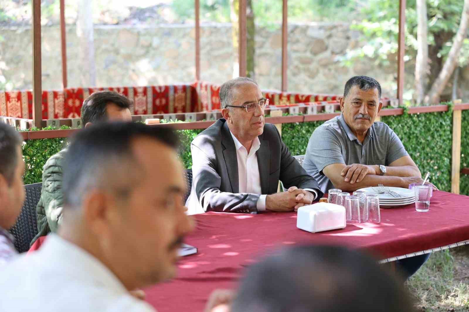 Başkan yapar, dağ bandı muhtarlarıyla bir araya geldi