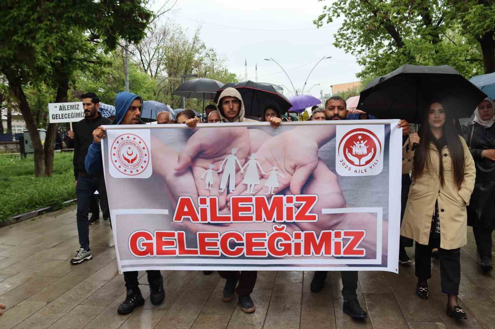 Aile Haftası&rsquo;nda kortej y&uuml;r&uuml;y&uuml;ş&uuml; d&uuml;zenlendi
