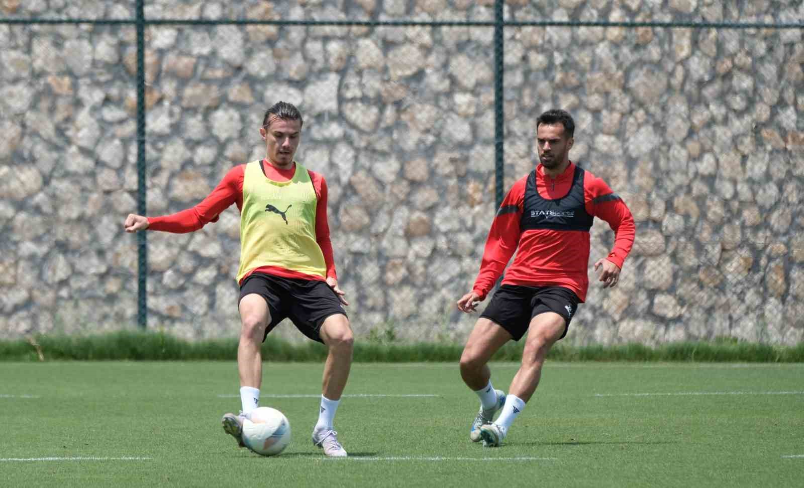 Atakaş Hatayspor, Adana Demirspor ma&ccedil;ı hazırlıklarını s&uuml;rd&uuml;rd&uuml;
