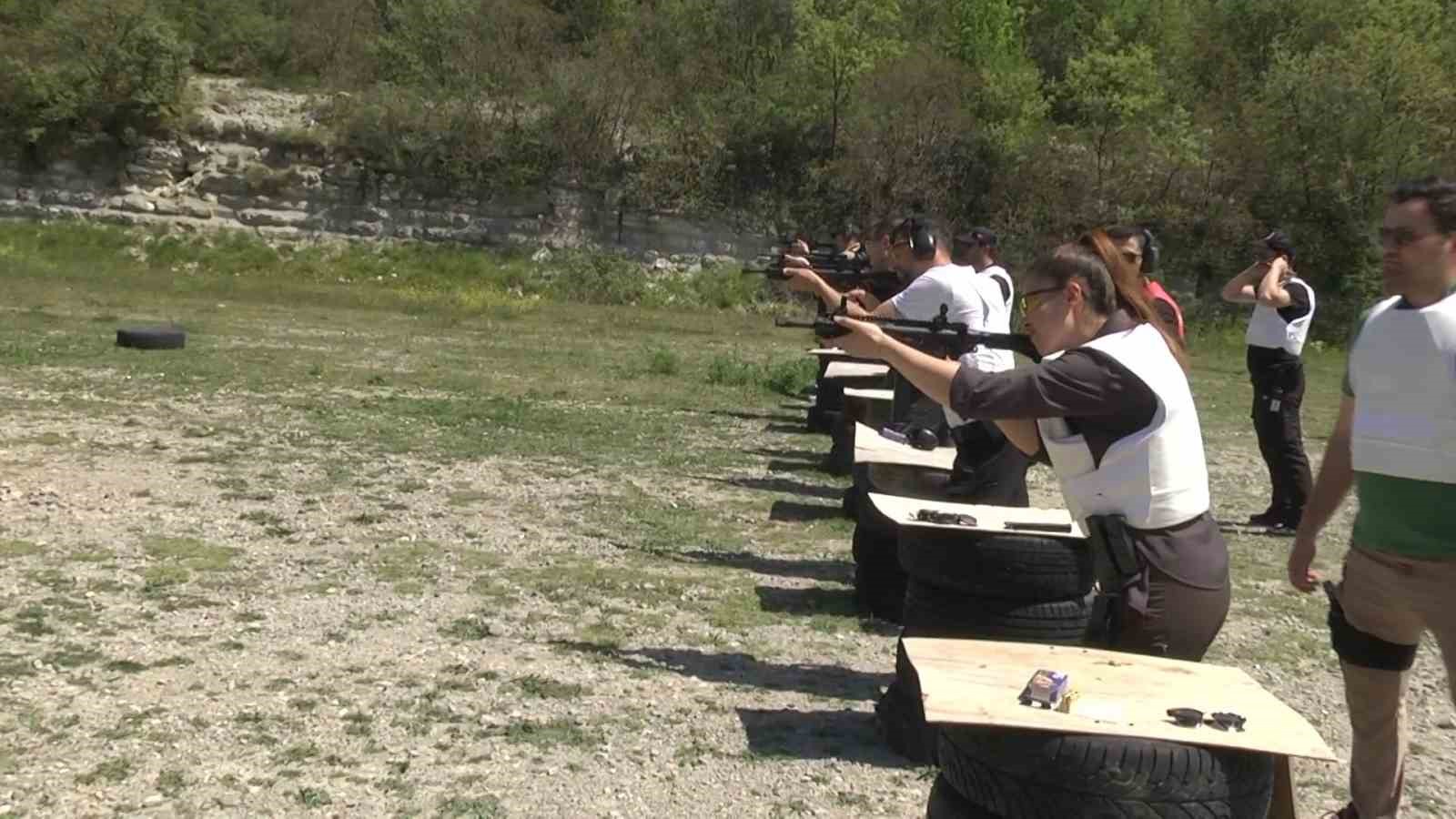 Dosta g&uuml;ven verdiler d&uuml;şmana korku saldılar
