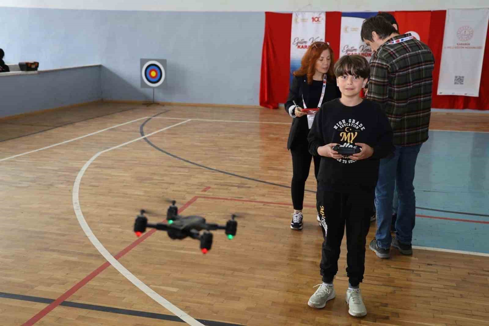 Karabük’te gençler teknolojiyle yarıştı