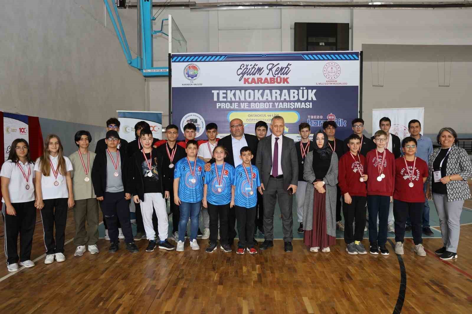 Karab&uuml;k&rsquo;te gen&ccedil;ler teknolojiyle yarıştı
