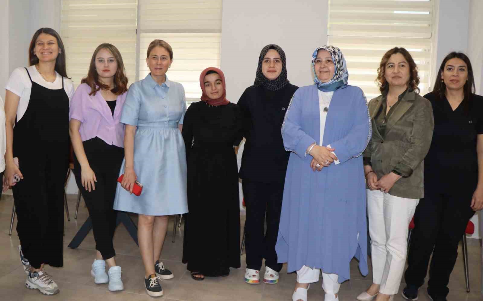 Vali Canbolat’ın eşi ve beraberindeki heyet Nazilli Sağlıklı Yaşam Hizmetleri’ni yerinde inceledi