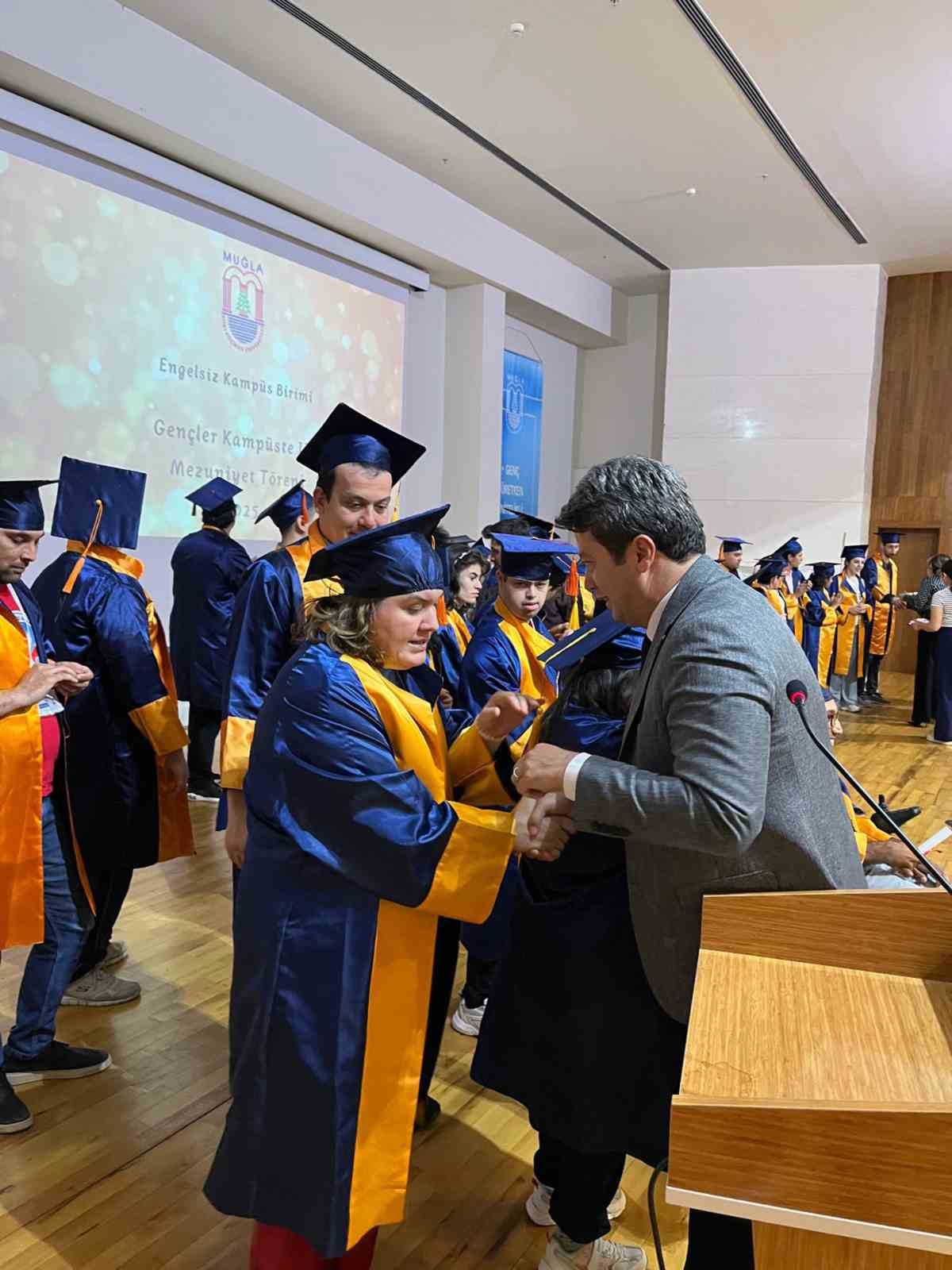 MSKÜ’de özel öğrencilere temsili mezuniyet töreni