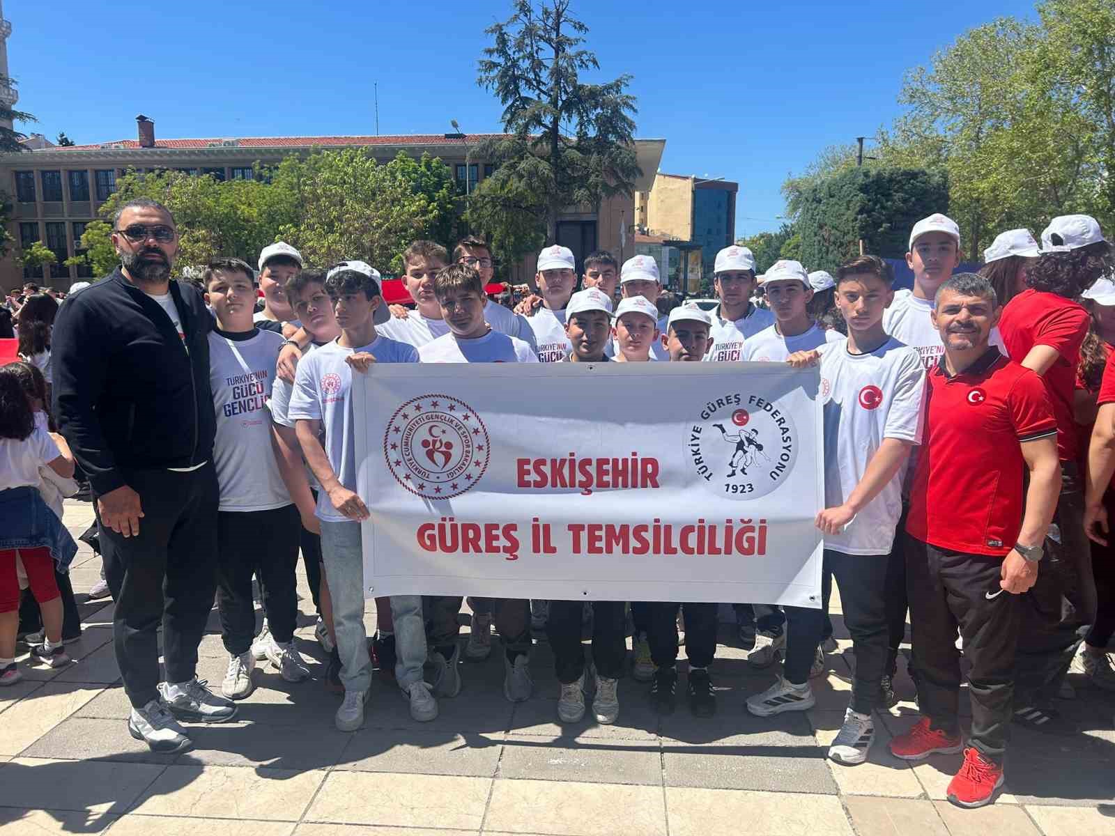 Gençlik Haftası kutlamaları Vilayet Meydanı’nda başladı