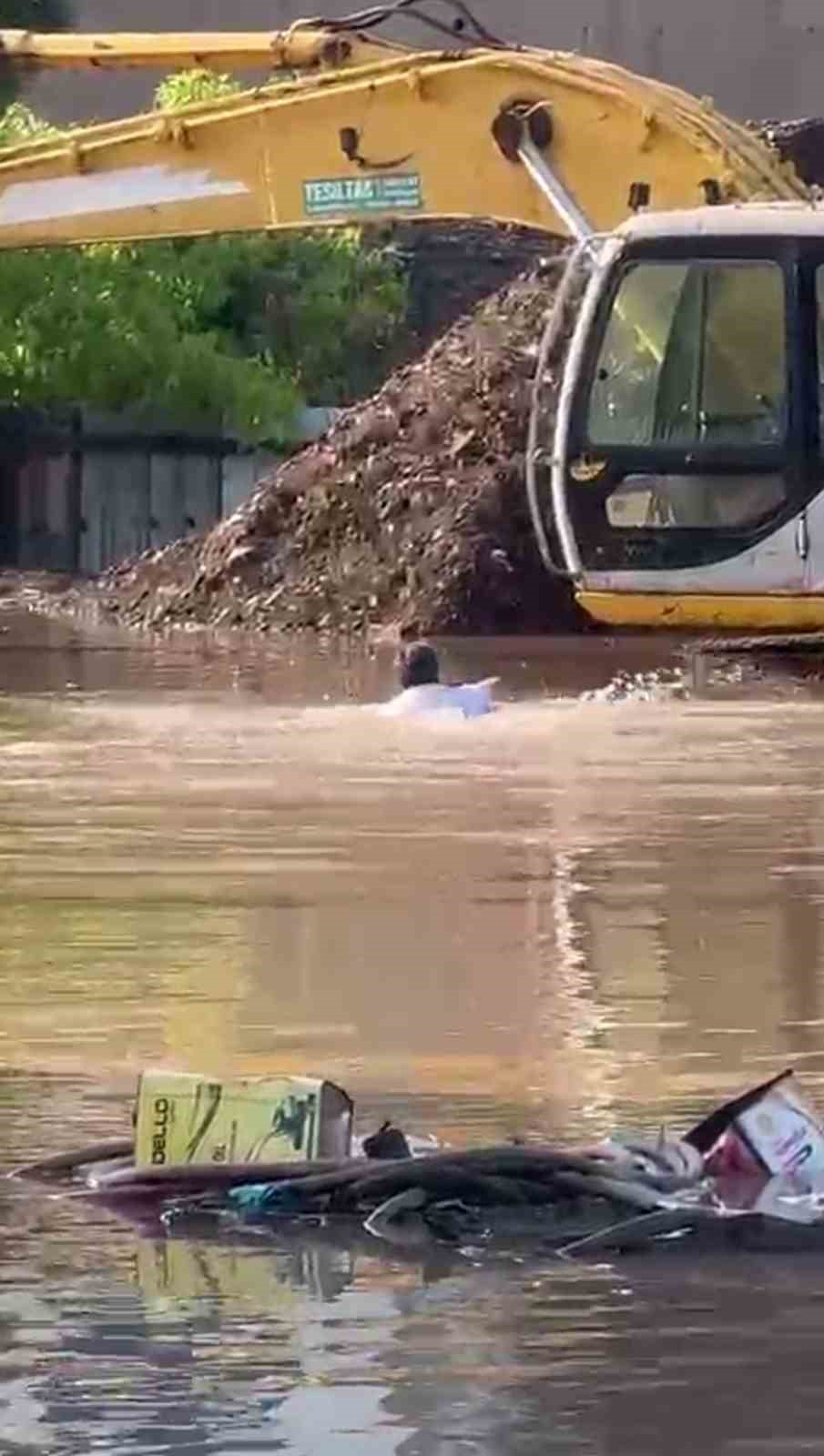 İş makinası operatöründen oyunları aratmayan kurtarma operasyonu