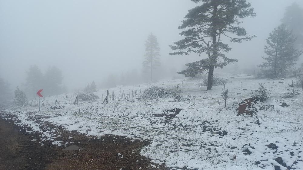 Sivas yine şaşırtmadı, Mayıs ayı ortasında yüksek kesimlere kar yağdı