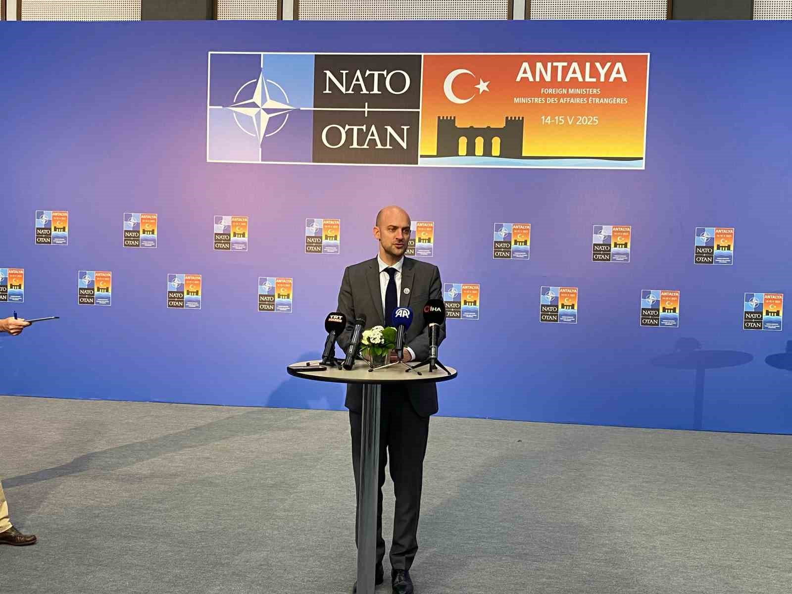 Fransa Dışişleri Bakanı St&eacute;phane S&eacute;journ&eacute;: "Tek hedefimiz Putin&rsquo;i ateşkese zorlamak"
