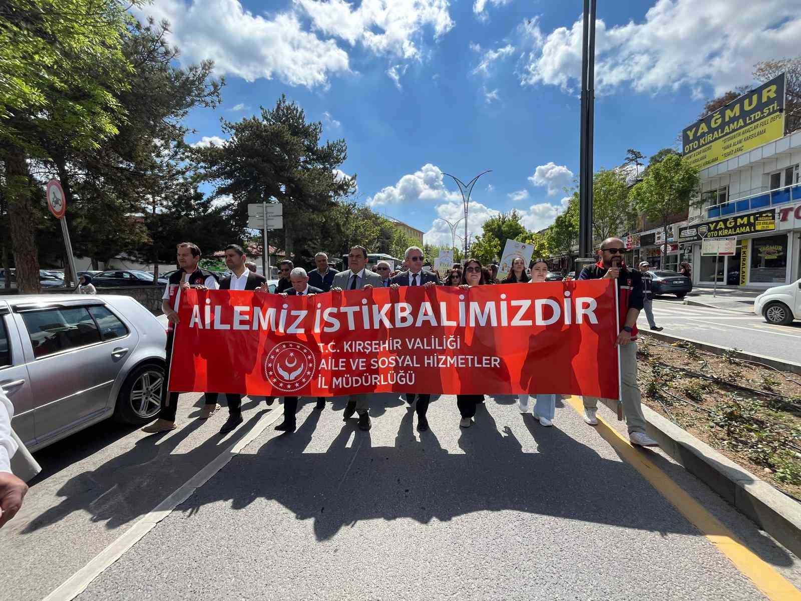 Kırşehir’de "Aile Yılı İçin Kortej Yürüyüşü ve Aile Festivali Düzenlendi