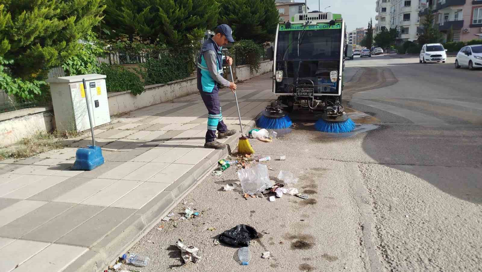 Şahinbey Belediyesi temizlik ekipleri 7/24 görev başında