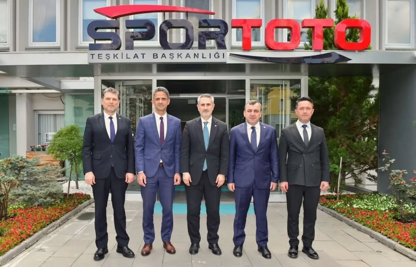 &Ccedil;aycuma&rsquo;ya yapılacak olan &ccedil;ok ama&ccedil;lı spor salonunun protokol&uuml; imzalandı
