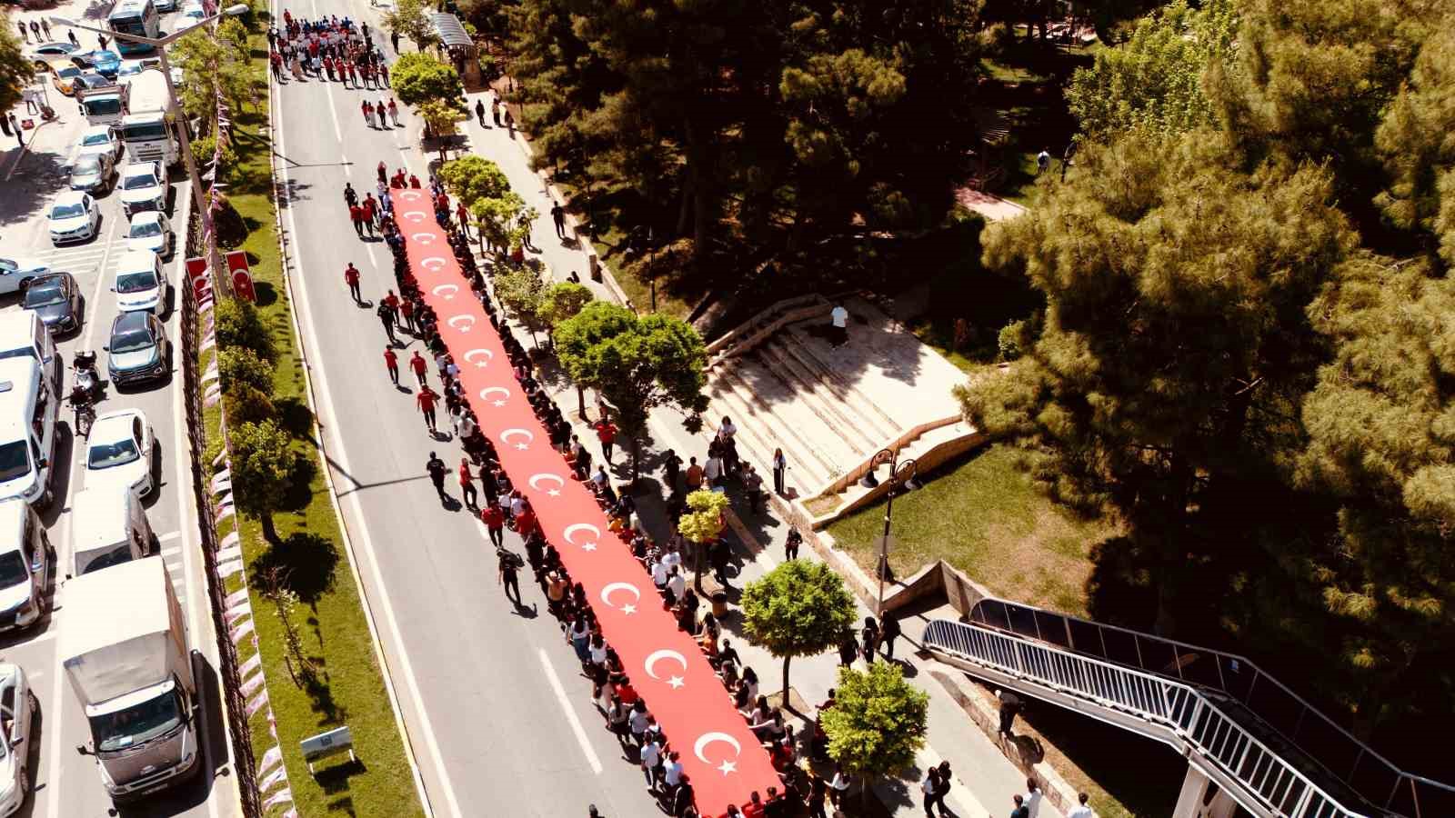 Mardin’de Gençlik Yürüyüşü coşkusu