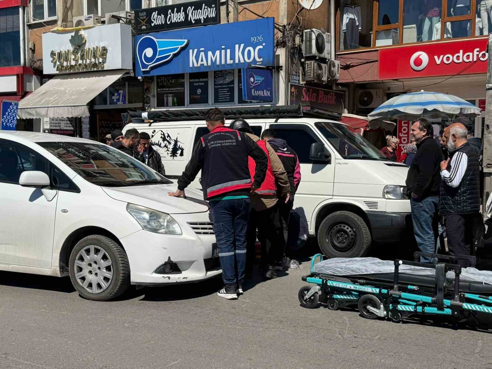 Otomobil ile motosiklet çarpıştı; 1 yaralı