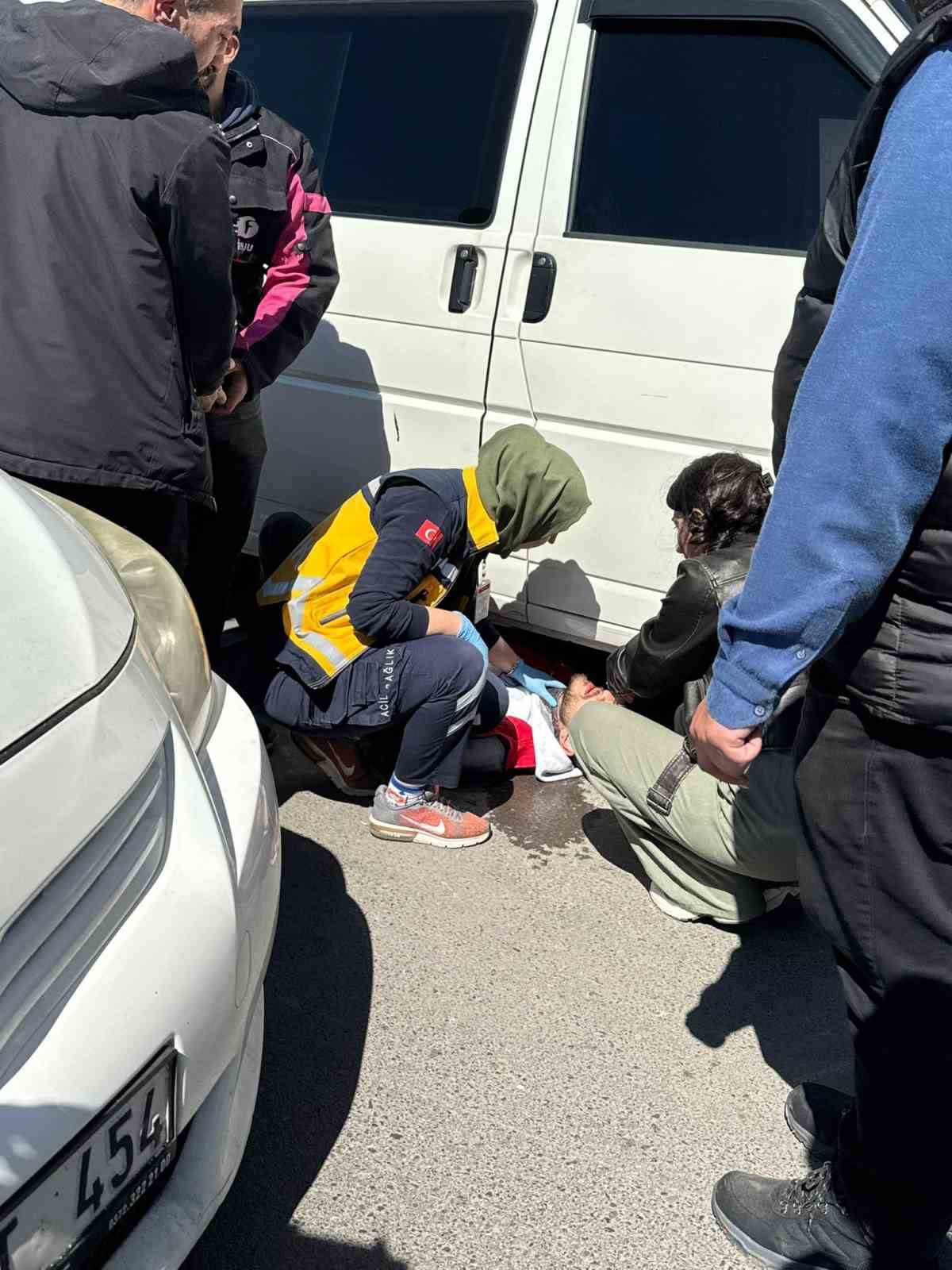 Otomobil ile motosiklet &ccedil;arpıştı; 1 yaralı
