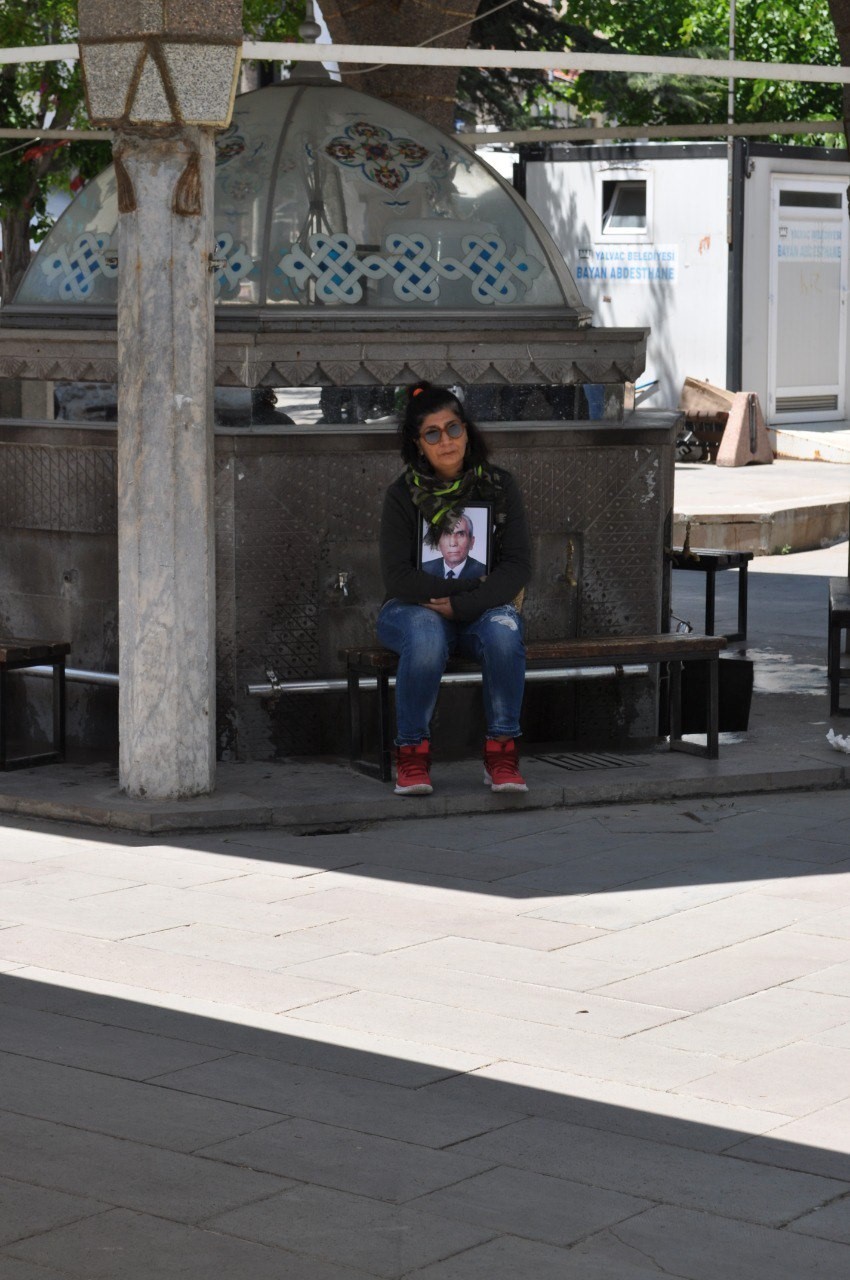 Emekli Baş&ccedil;avuş, askeri t&ouml;renle g&ouml;zyaşları eşliğinde son yolculuğuna uğurlandı
