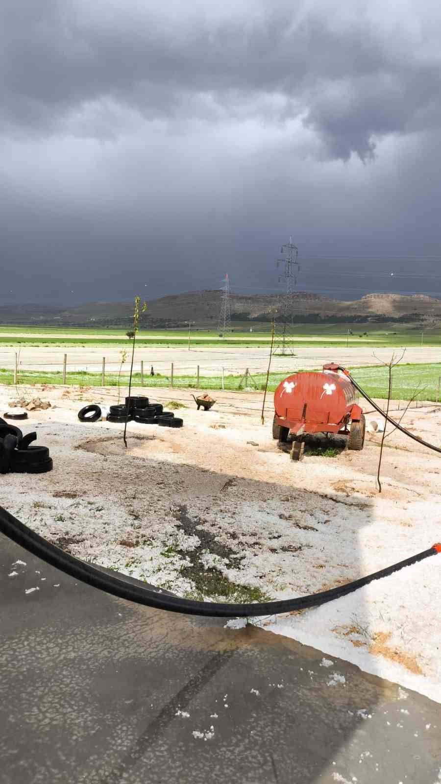 Mazıdağı’nda dolu yağışı hayatı olumsuz etkiledi