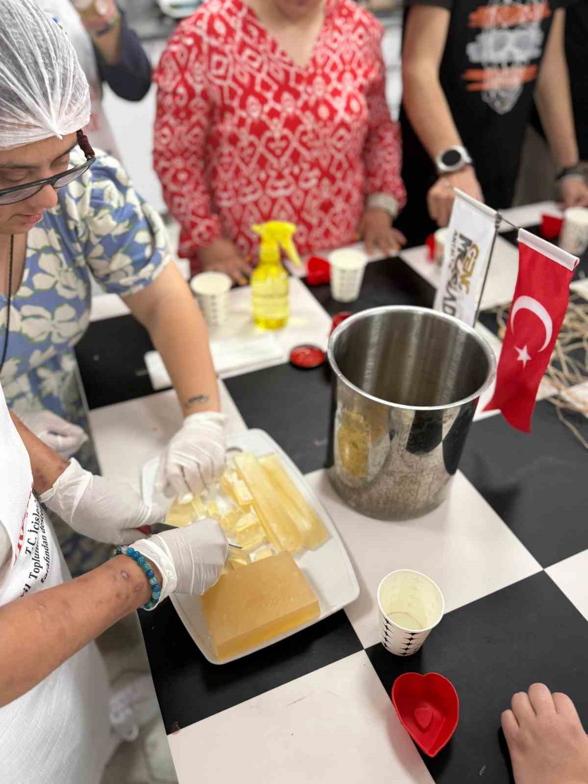 Genç MÜSİAD’dan down sendromlu gençlere özel etkinlik
